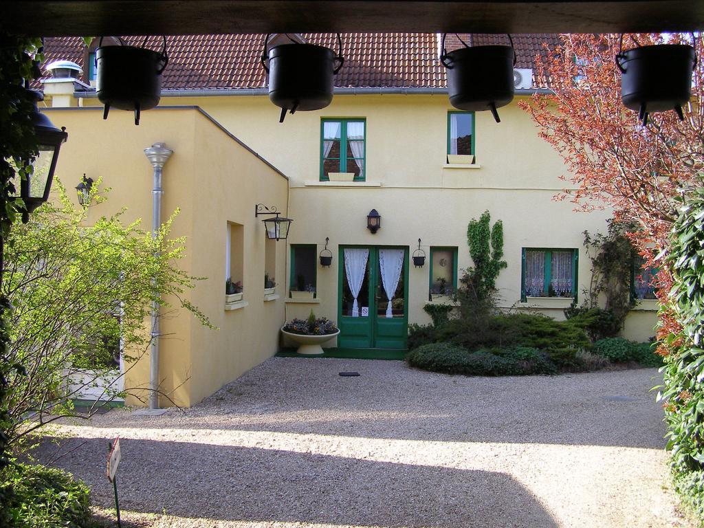 Logis Auberge A La Tete De Lard La Ferte-Imbault Exterior photo